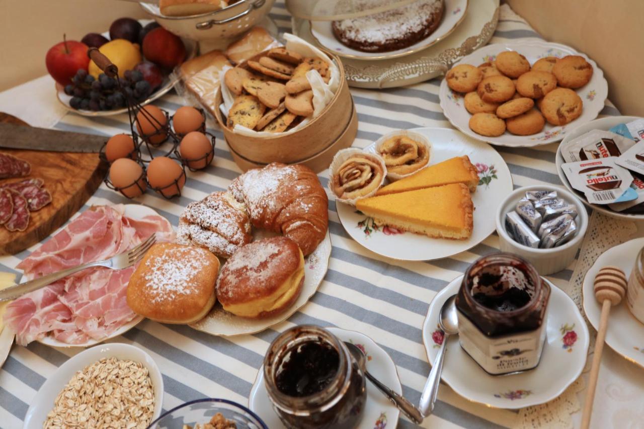 Tra I Campi Di Papaveri Medesano Ngoại thất bức ảnh